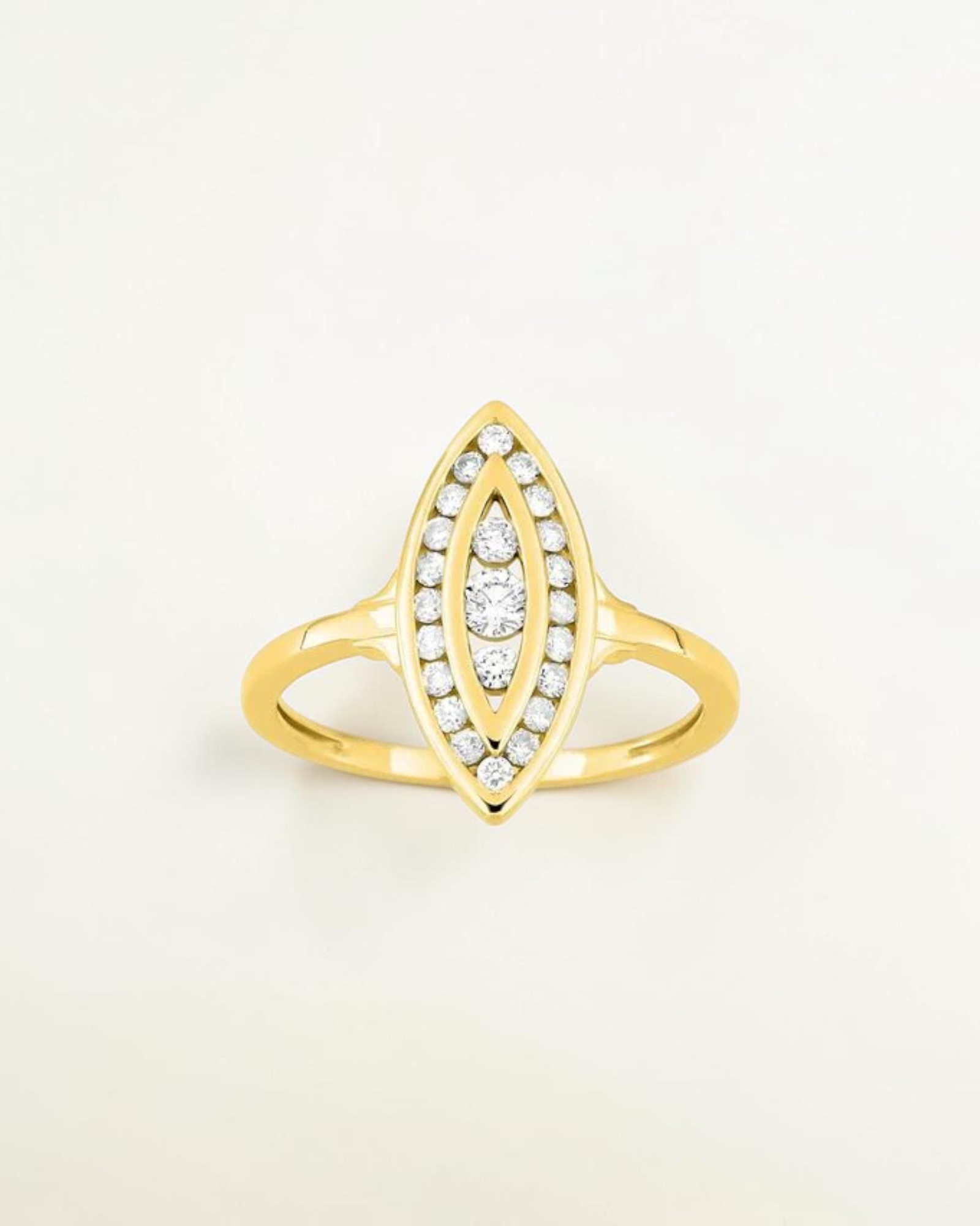 Sortija Surya Navette de Brillantes en Oro Amarillo