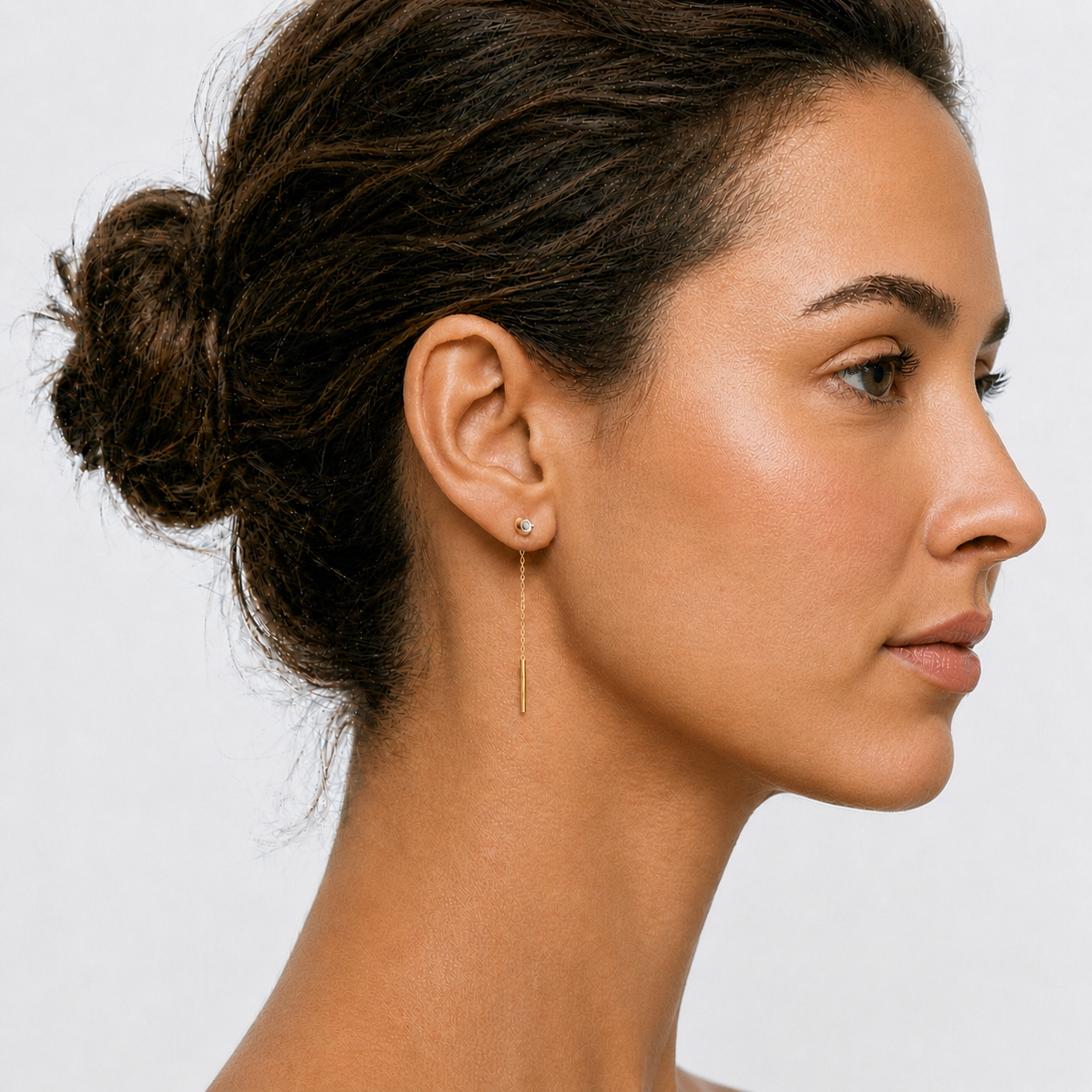 Pendientes Pasantes con Circonita en Oro Amarillo en modelo