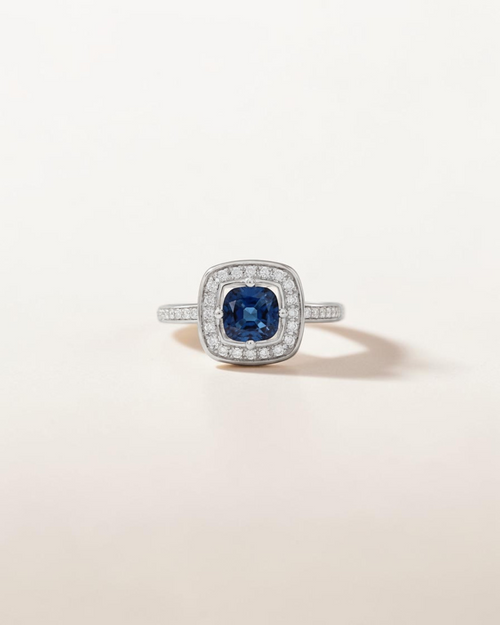 Anillo Celeste Halo de Zafiro y Brillantes en Oro Blanco