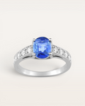 Sortija Nila de Zafiro Oval y Diamantes en Oro Blanco