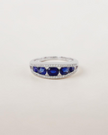 Anillo Banda de Zafiros y Brillantes en Oro Blanco
