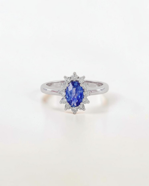 Anillo Halo de Zafiro y Brillantes en Oro Blanco