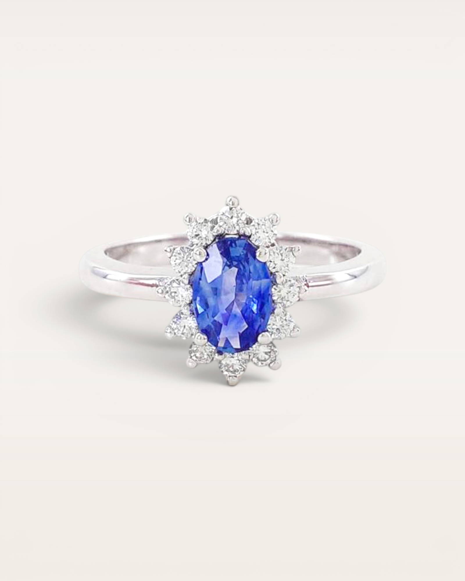 Anillo Cian de Zafiro y Brillantes en Oro Blanco
