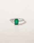 Anillo Solitario de Esmeralda en Oro Blanco