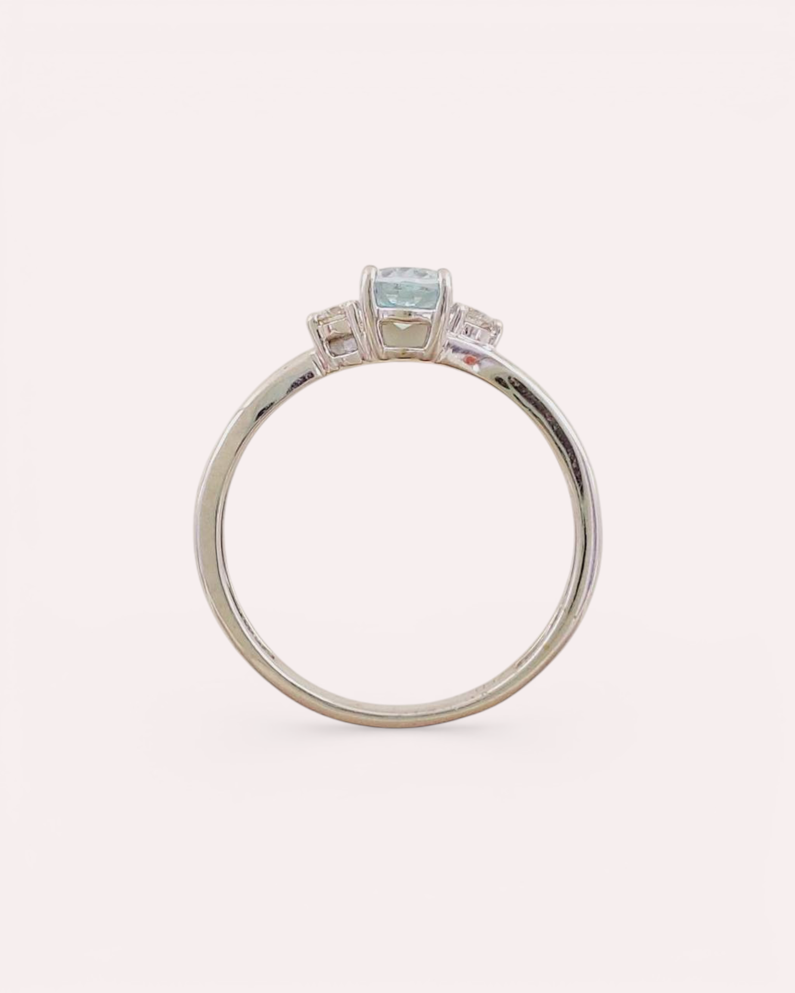 Anillo de Aguamarina y Brillantes en Oro Blanco