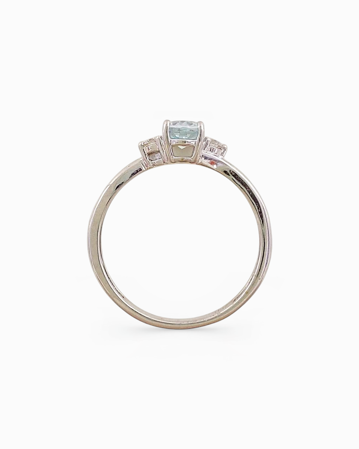 Anillo Cala de Aguamarina y Brillantes en Oro Blanco