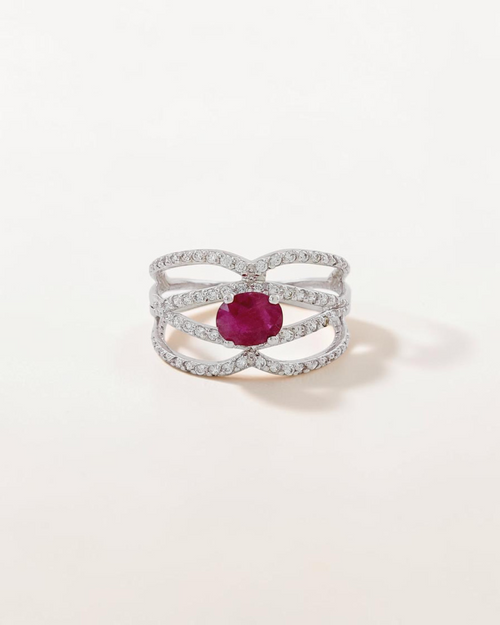 Anillo Rubi y Circonitas en Oro Blanco