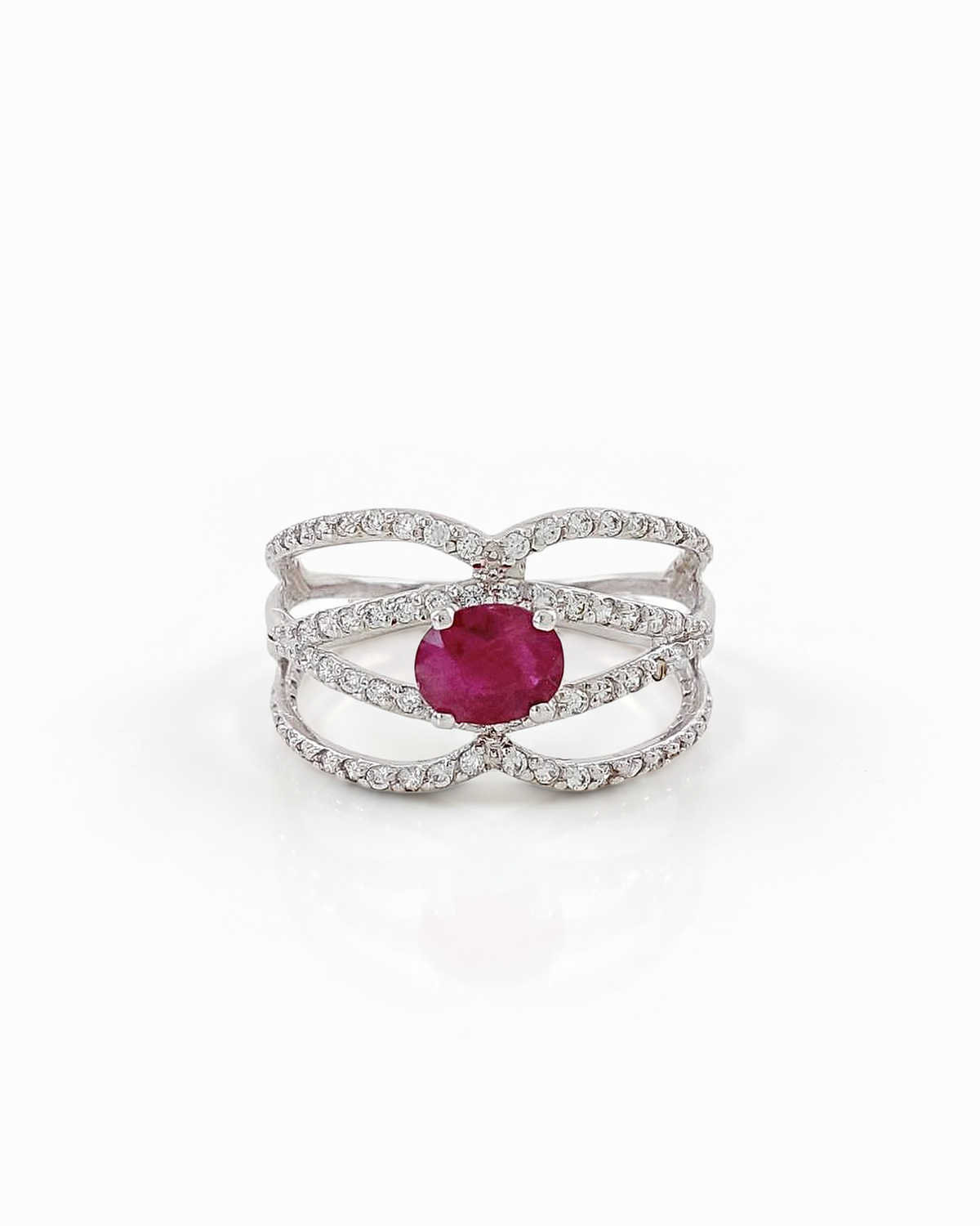 Anillo Granada de Rubí y Circonitas en Oro Blanco