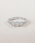 Anillo Tresillo de Brillantes en Oro Blanco