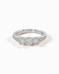 Anillo Triana Tresillo de Brillantes en Oro Blanco