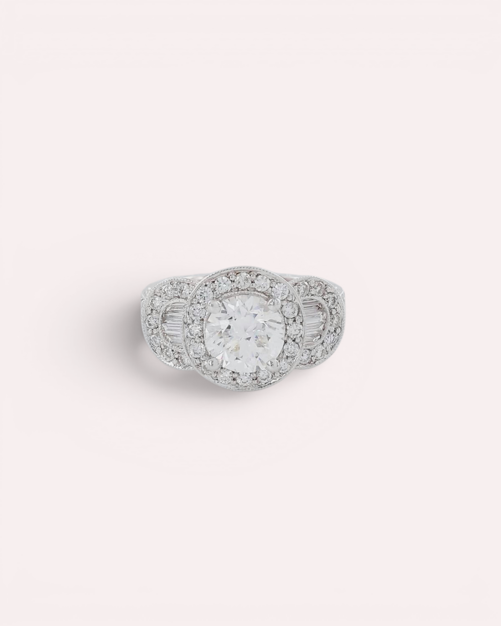 Anillo Solitario de Brillante con Halo en Oro Blanco