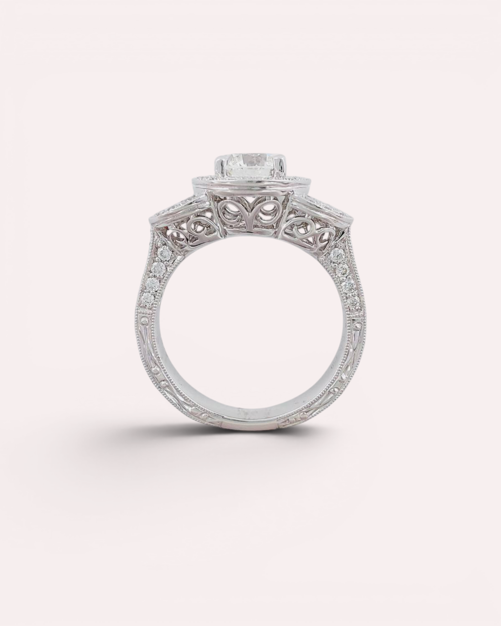 Anillo Solitario de Brillante con Halo en Oro Blanco