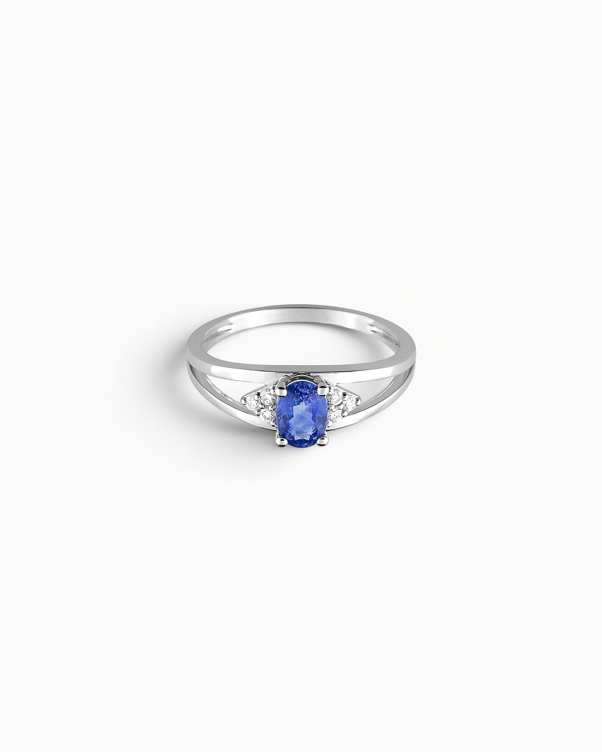 Anillo Zaira Oval de Zafiro en Oro Blanco