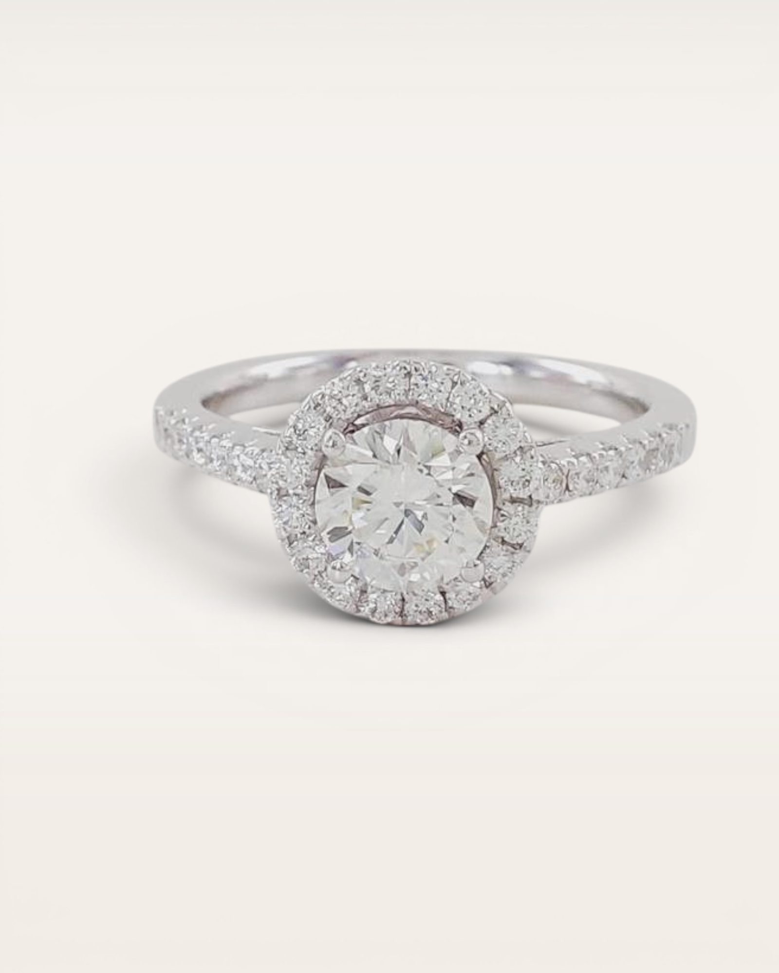 Anillo Halo Lumière con Brillantes en Oro Blanco