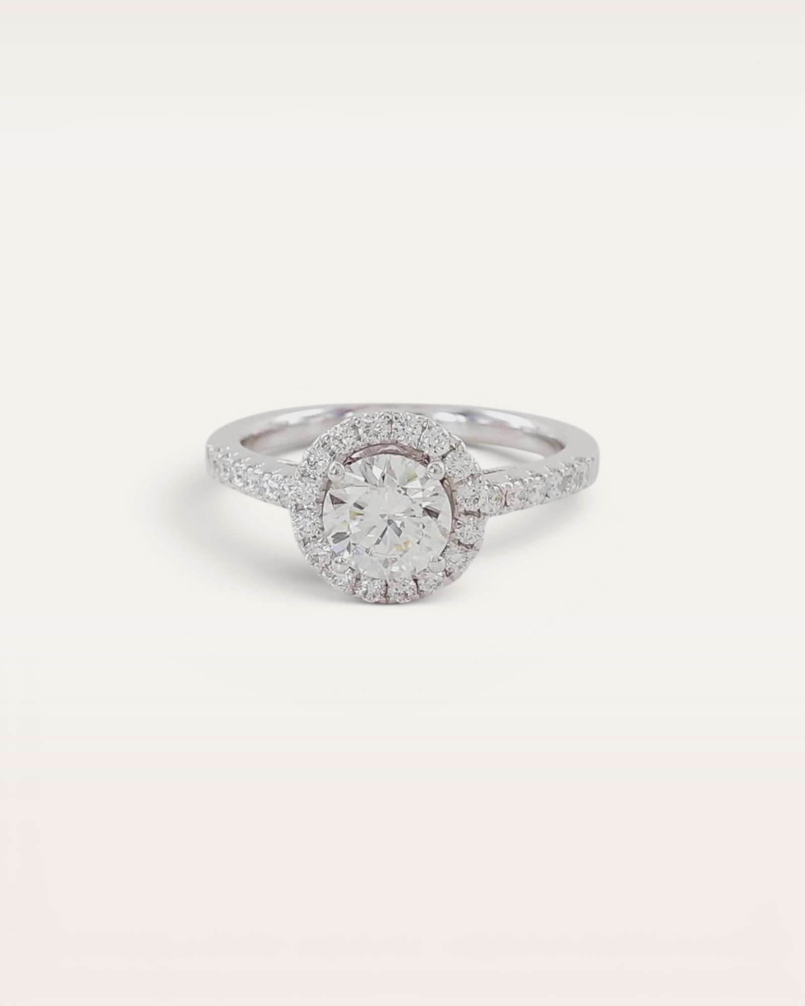 Anillo Halo Lumière con Brillantes en Oro Blanco