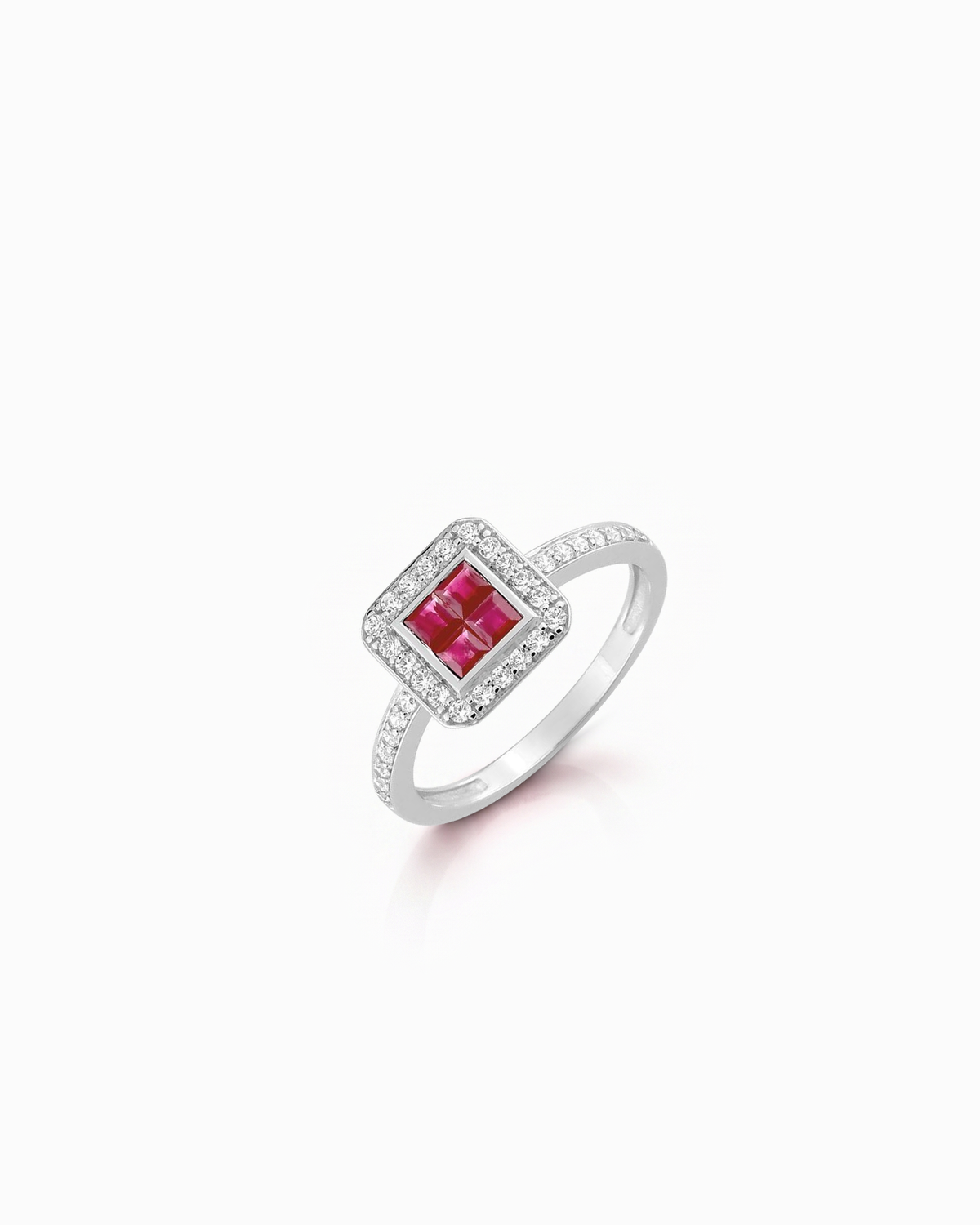 Anillo Broadway de Rubíes y Circonitas en Oro Blanco