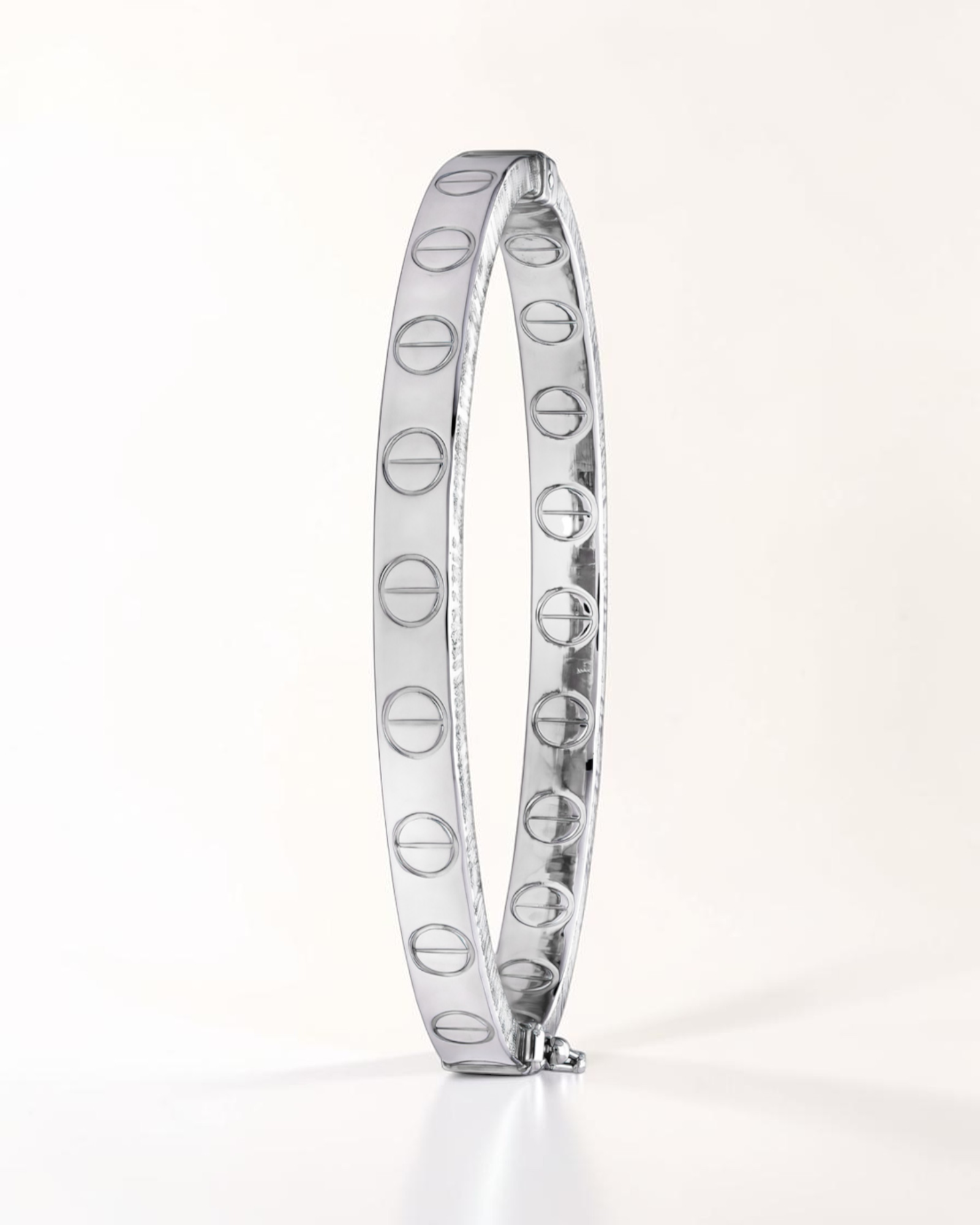Brazalete Duna Rígido en Oro Blanco