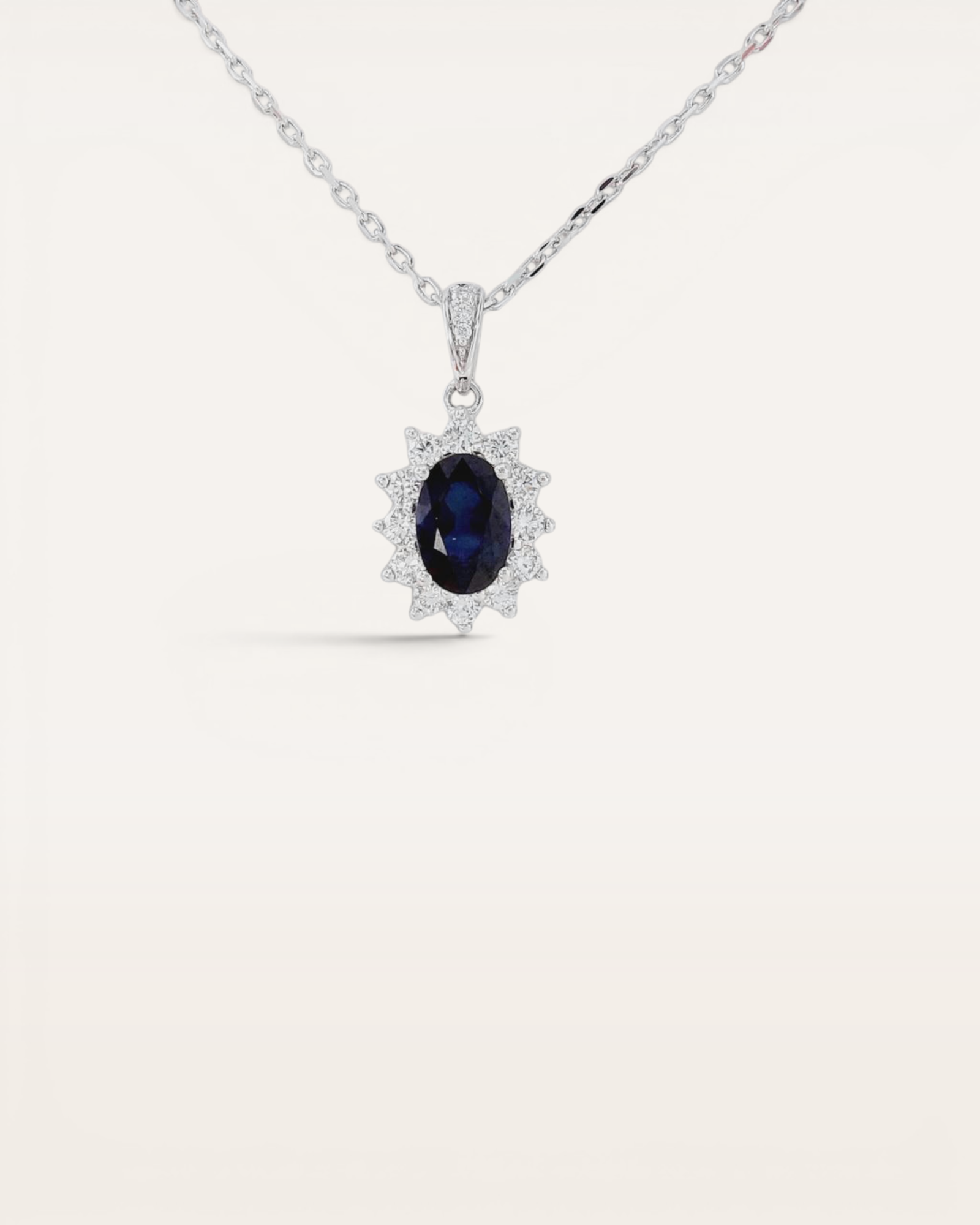 Colgante Eclipse Halo de Zafiro y Brillantes en Oro Blanco
