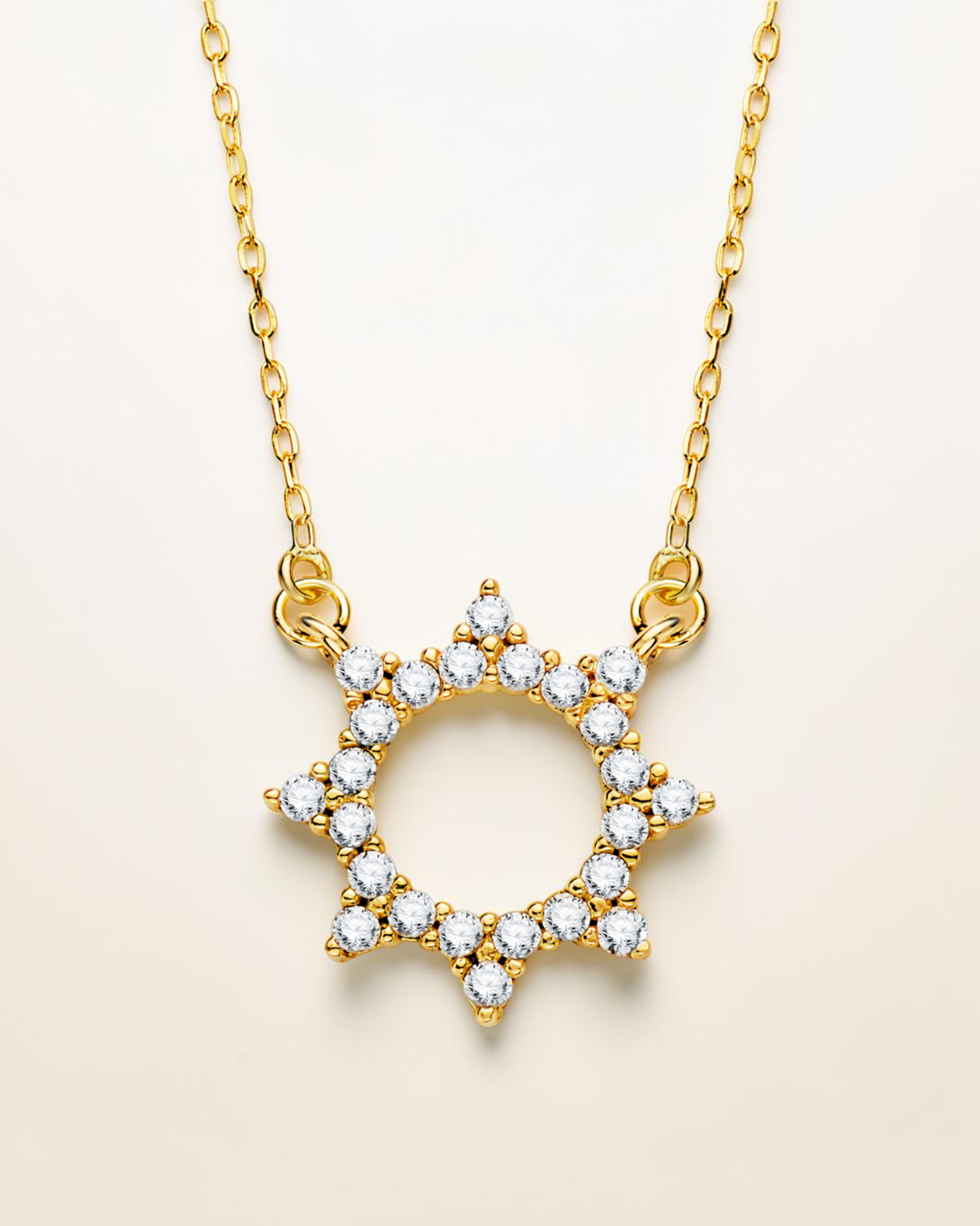 Gargantilla Helia con Colgante Sol en Oro Amarillo
