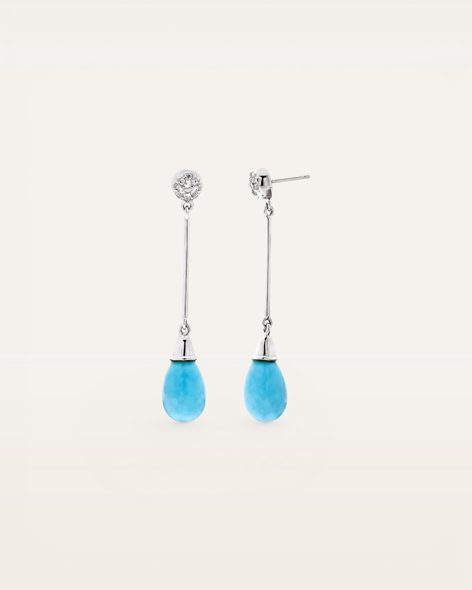 Pendientes Largos en Oro Blanco 18K con Turquesa Natural y Pavé de Circonitas