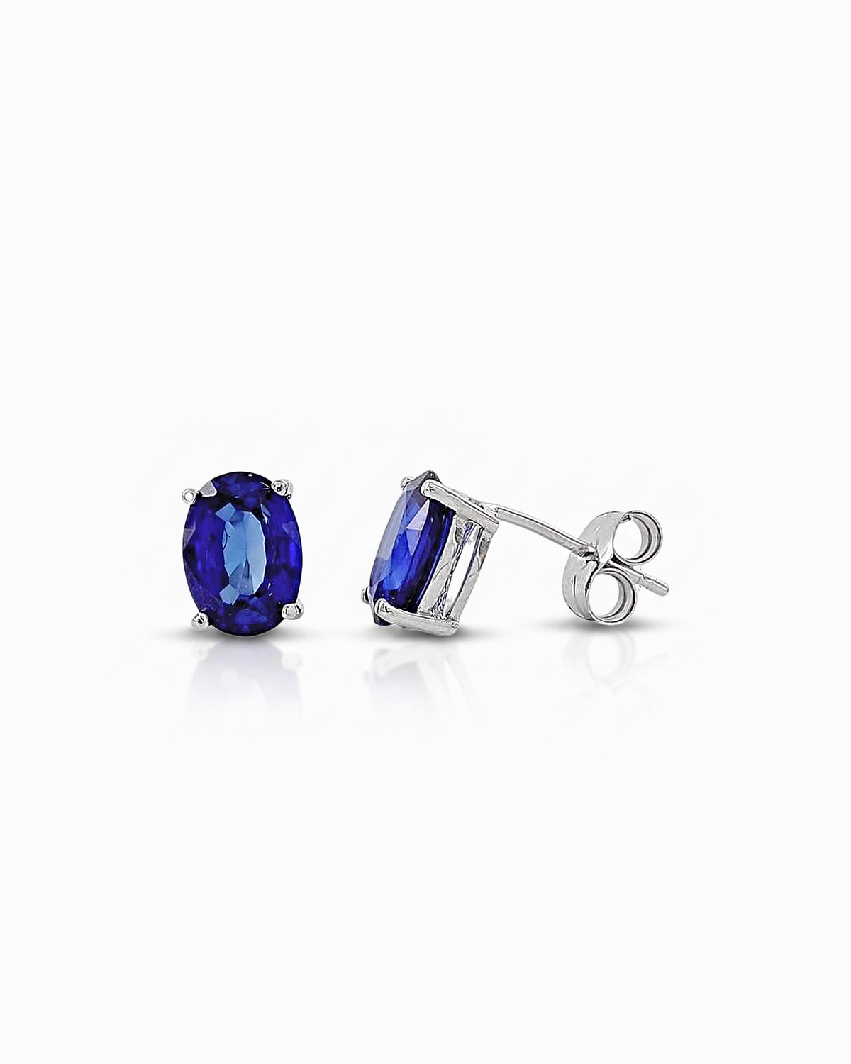 Pendientes Iria Solitario de Zafiro Oval en Oro Blanco