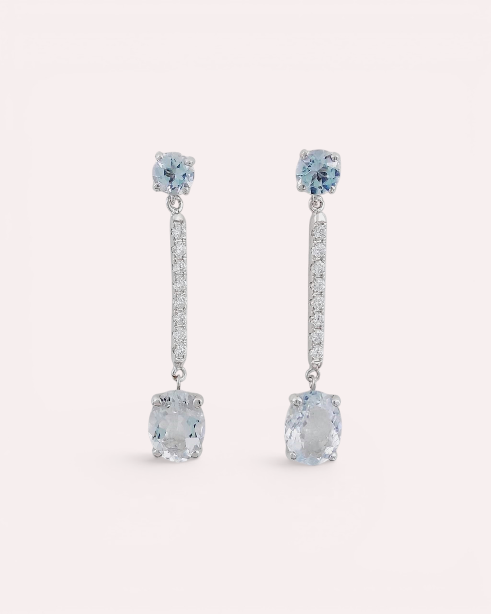 Pendientes Largos de Aguamarina y Brillantes en Oro Blanco