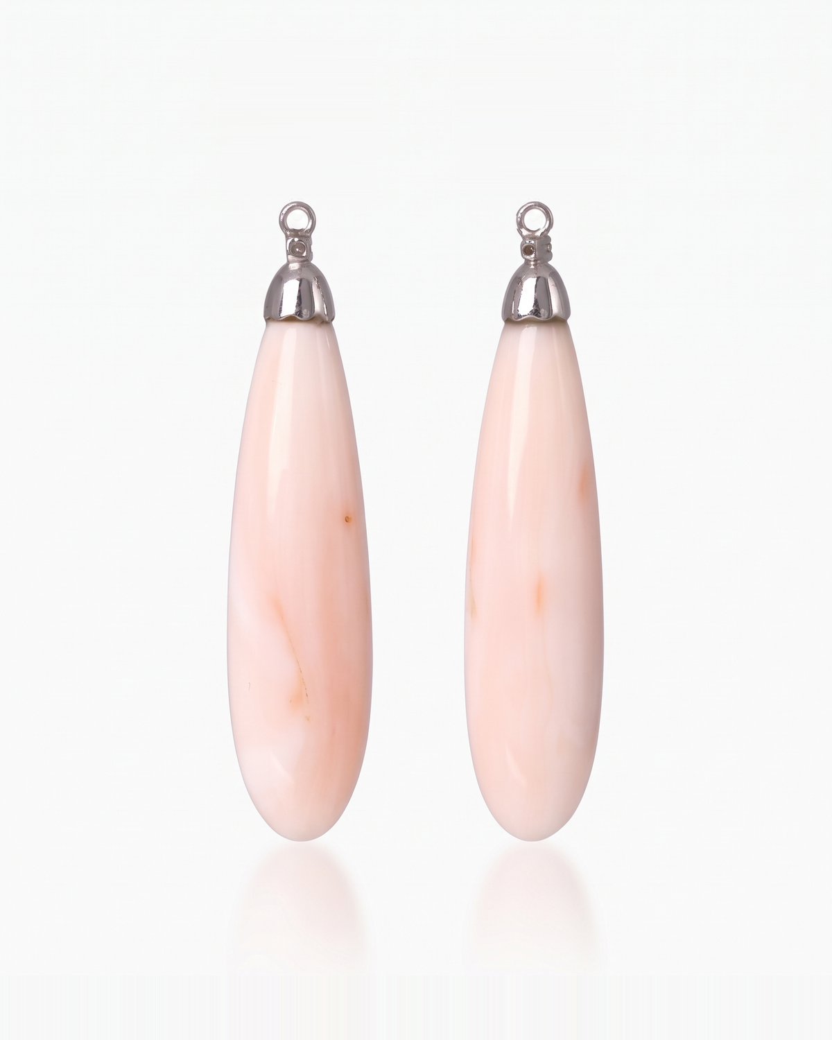 Pendientes Magnolia de Coral Rosa y Brillantes en Oro Blanco