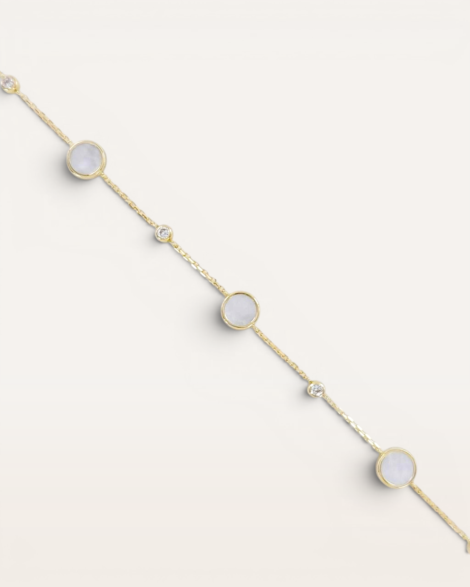 Pulsera Ondina de Nácar y Circonitas en Oro Amarillo