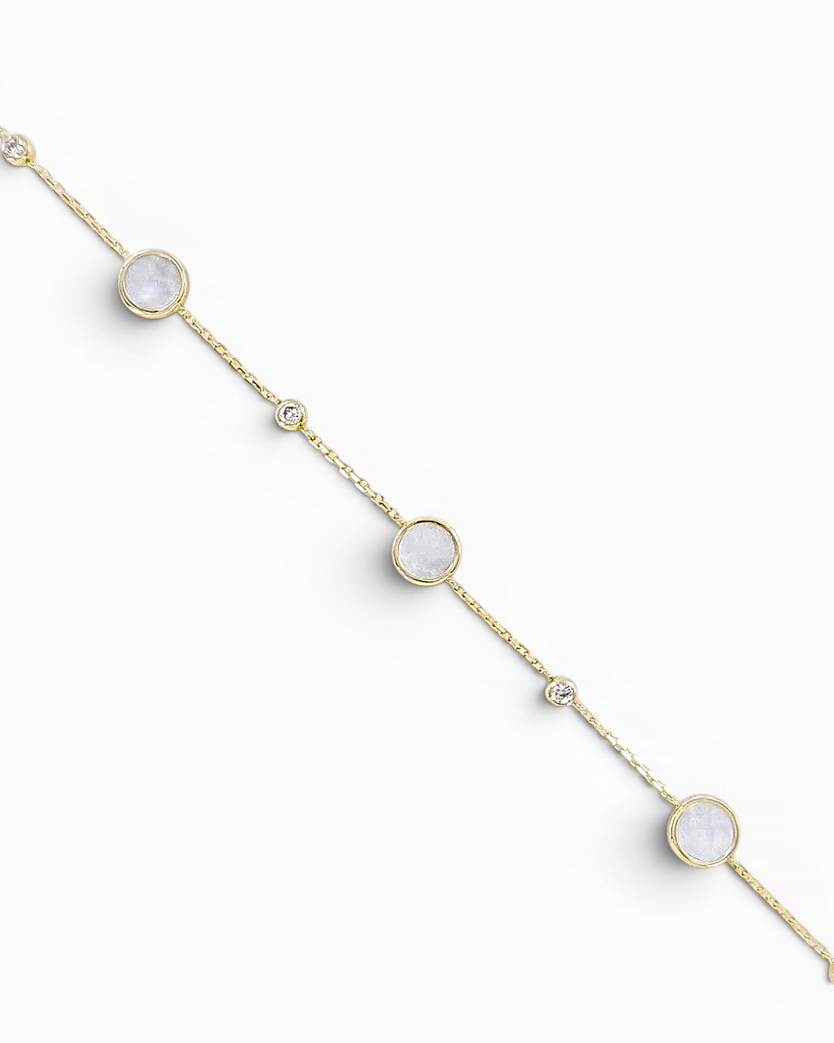 Pulsera Ondina de Nácar y Circonitas en Oro Amarillo