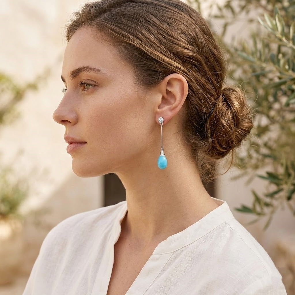 Pendientes Largos en Oro Blanco 18K con Turquesa Natural y Pavé de Circonitas